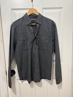 Denver Hayes Gray Long-Sleeve Button-Down Shirt with Dual Chest Pockets